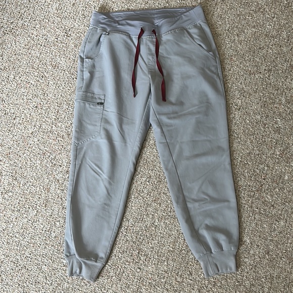 Figs Gray Scrub Set - Picture 6 of 15